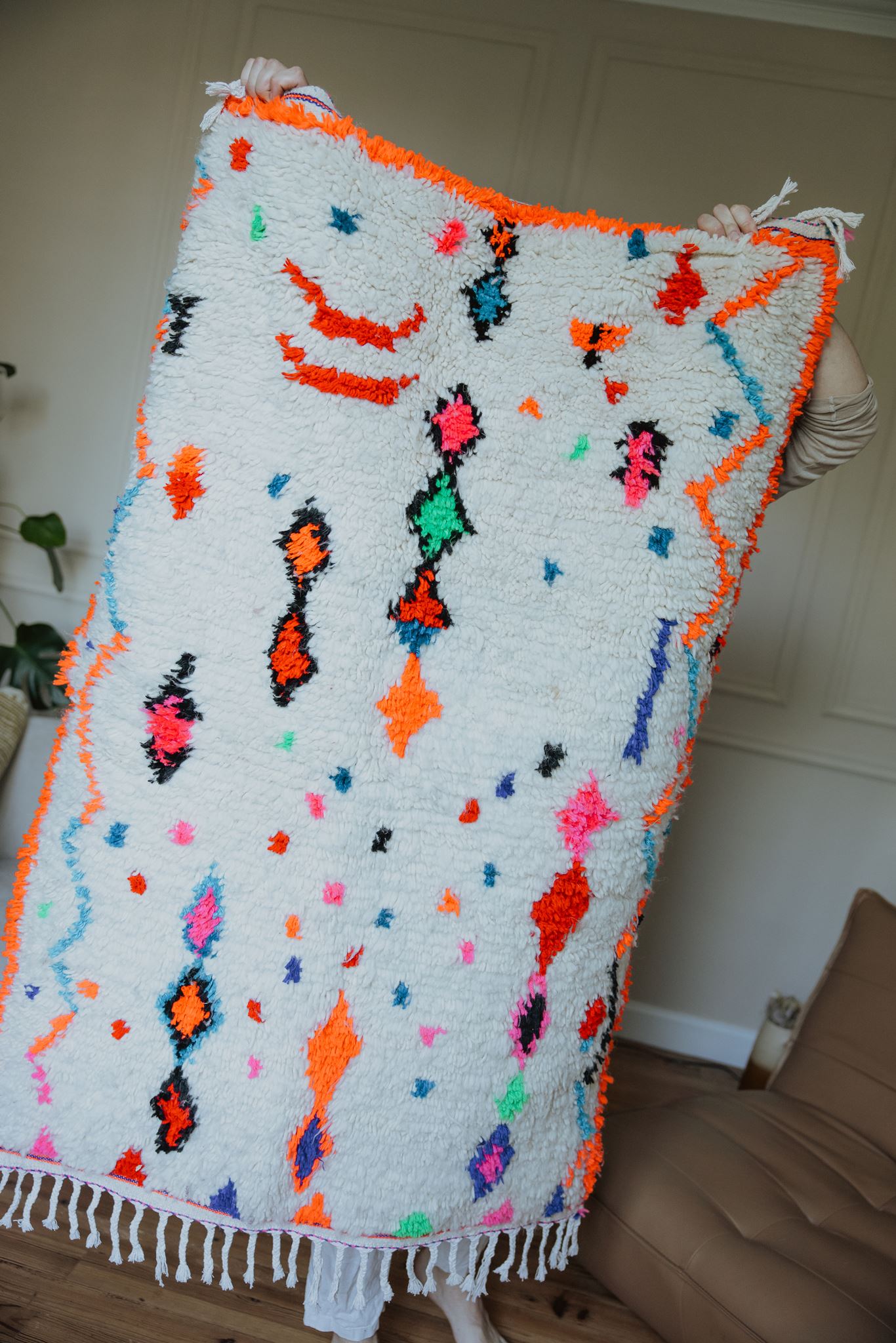 Petit tapis berbère Azilal multicolore fait main Petit tapis fluo et multicolore pour chambre enfant en laine